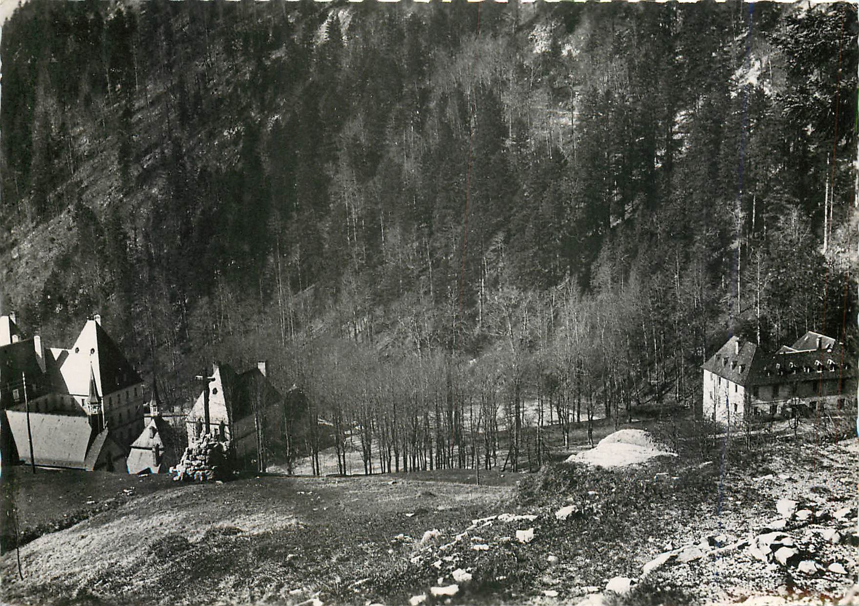 Monastère de LA GRANDE CHARTREUSE — L'Hôtellerie des Parents et le Calvaire — éditeur non visible