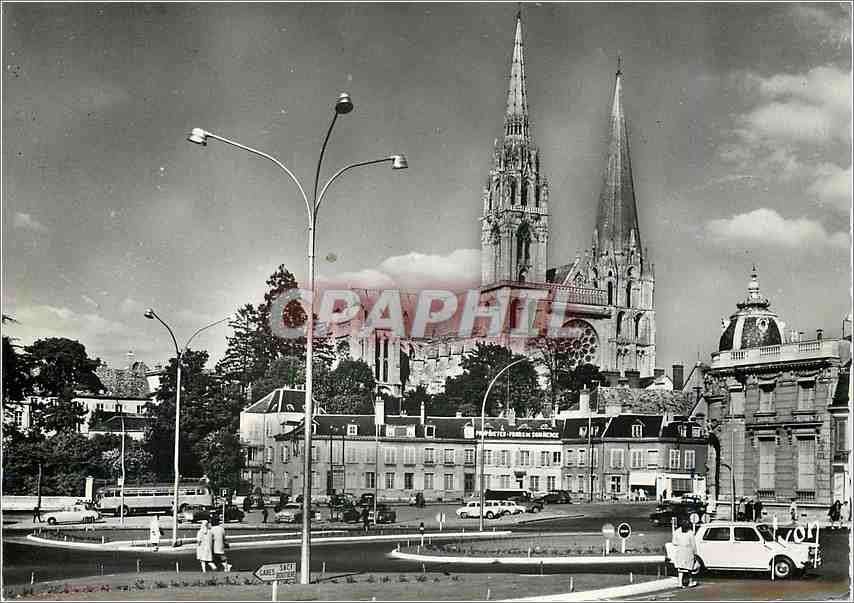 CPM Chartres Eure et Loir Place Chatelet et la Cathedrale 