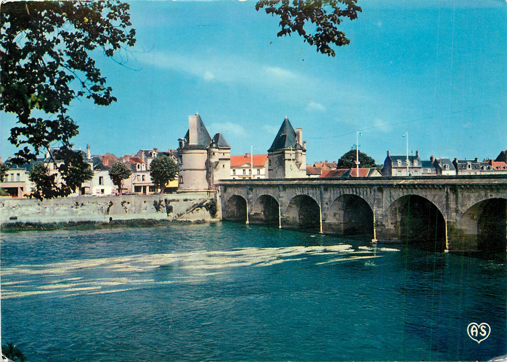 CPM Chatellerault Vienne Le Pont Henri IV 