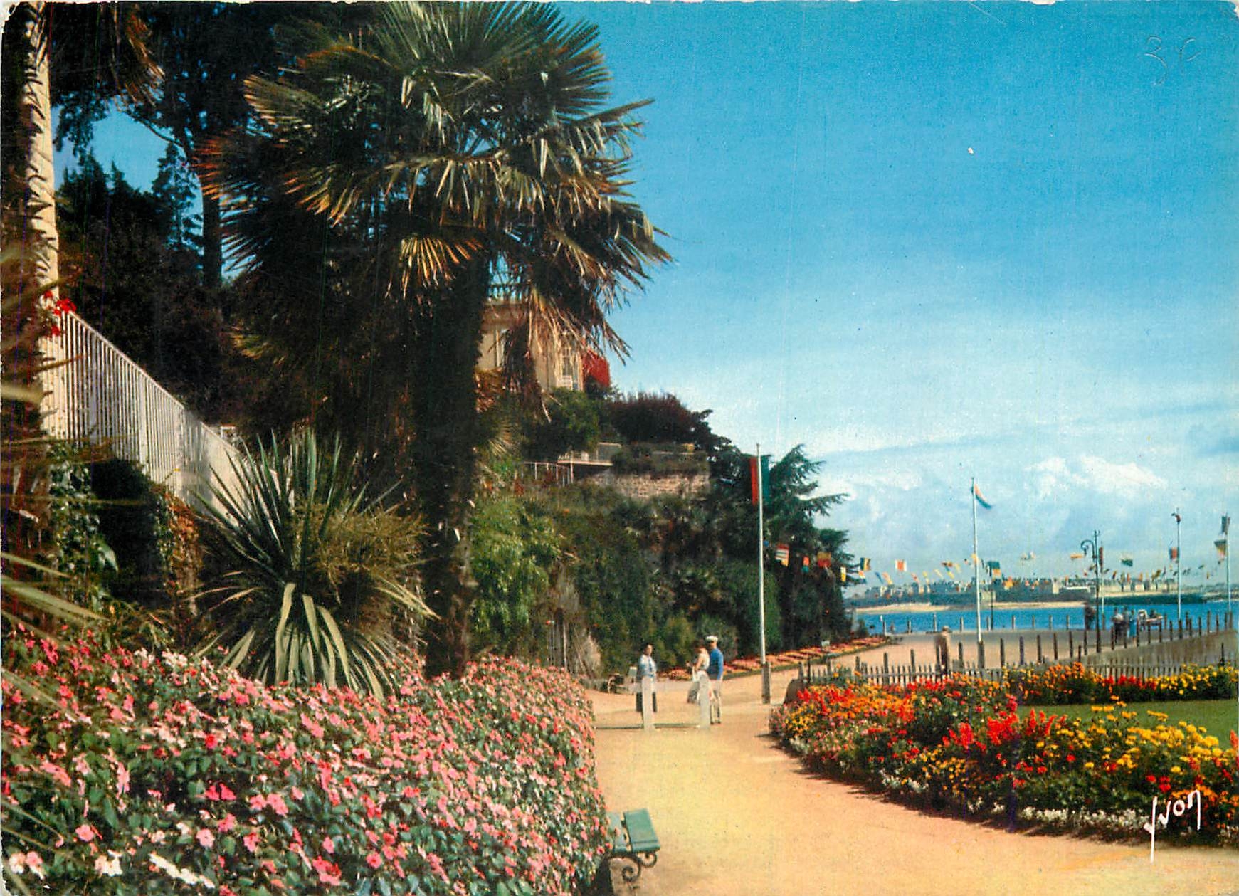 CPM La Bretagne Dinard Ille et Vilaine Promenade de Clair de Lune 