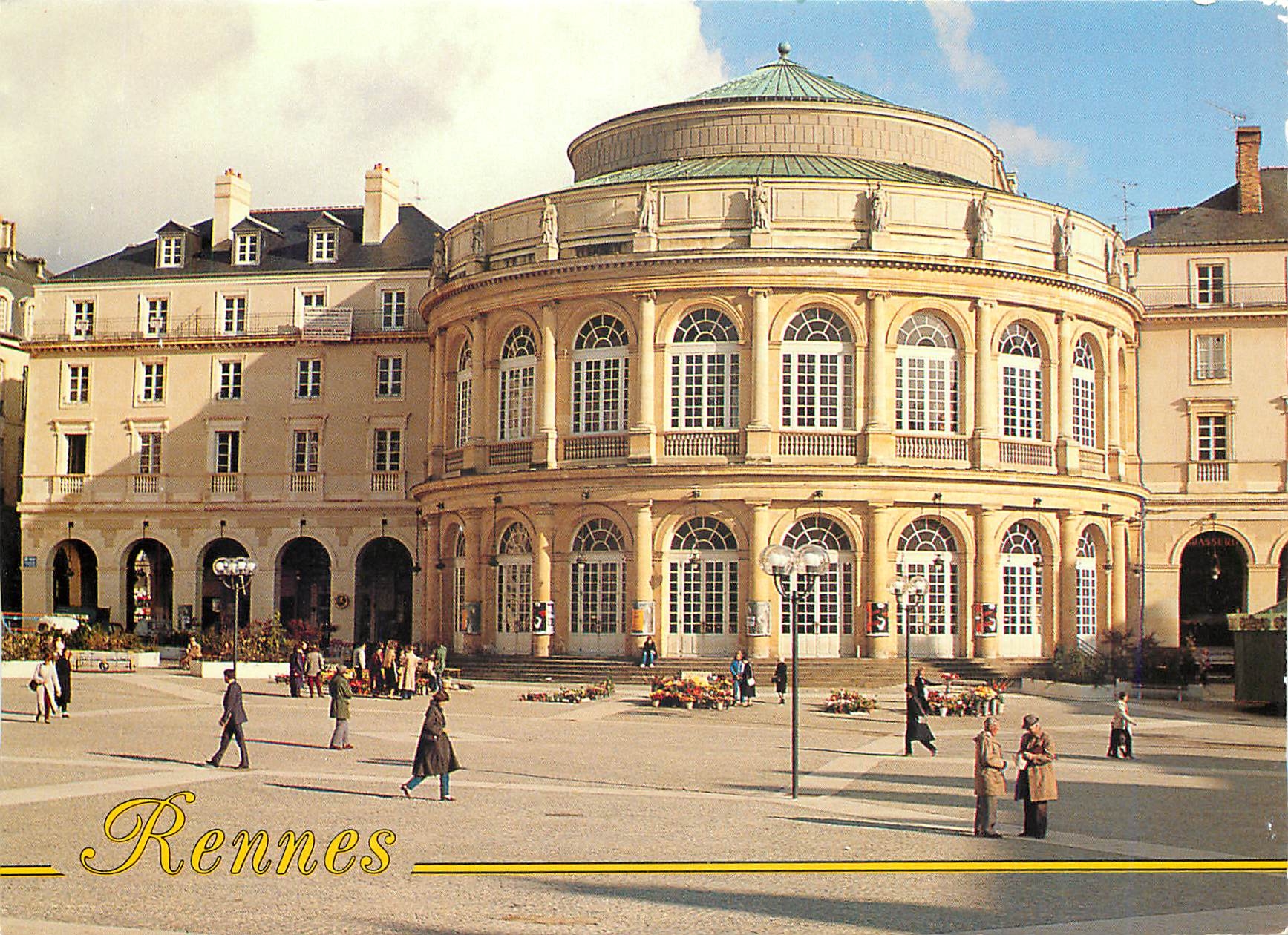 CPM Rennes Roazon nom breton Place de l'Hotel de Ville le Theatre 