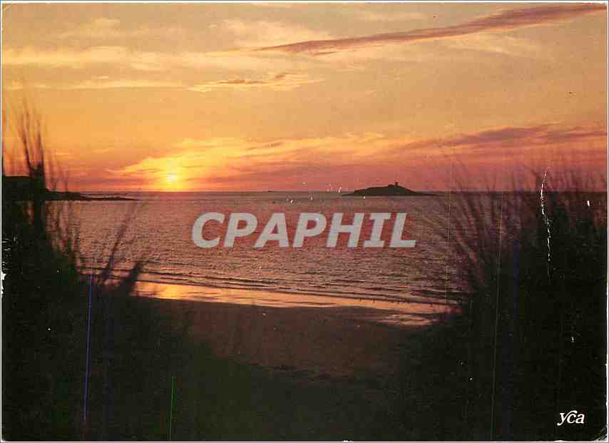 CPM La Bretagne Pittoresque Crepuscule sur la Plage Sable d'Or les Pins 