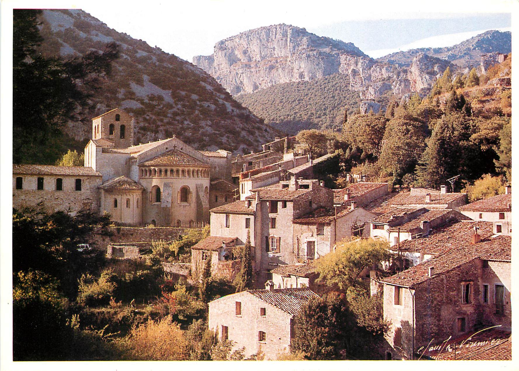 CPM Languedoc Saint Guilhem le Desert Le Village et l'Abbatiale dans le Val de Gellone 