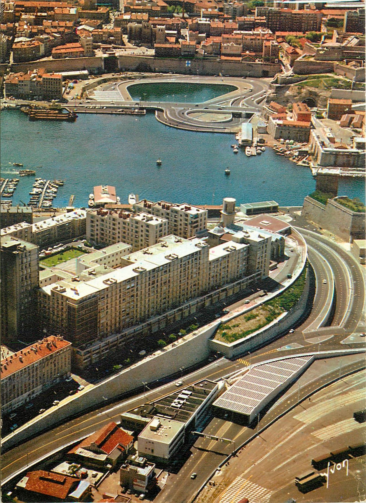 CPM Marseille Bouches du Rhone Le Tunnel routier et le Vieux Port 