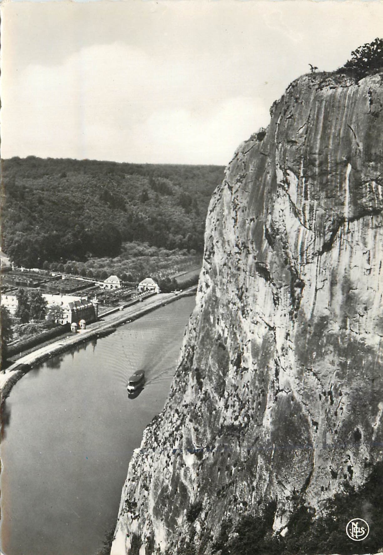 CPM Waulsort La Meuse et les Rochers a Freyr 