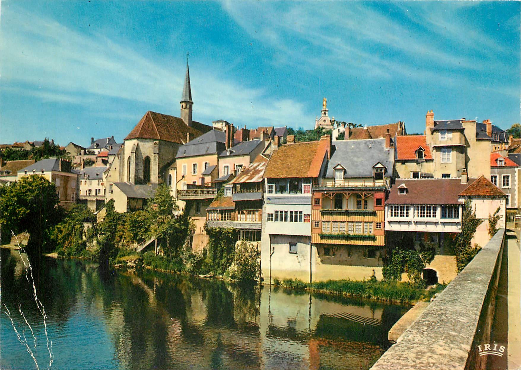 CPM Vallee de la Creuse Argenton sur Creuse (Indre) Vieilles maisons au bord de la Creuse