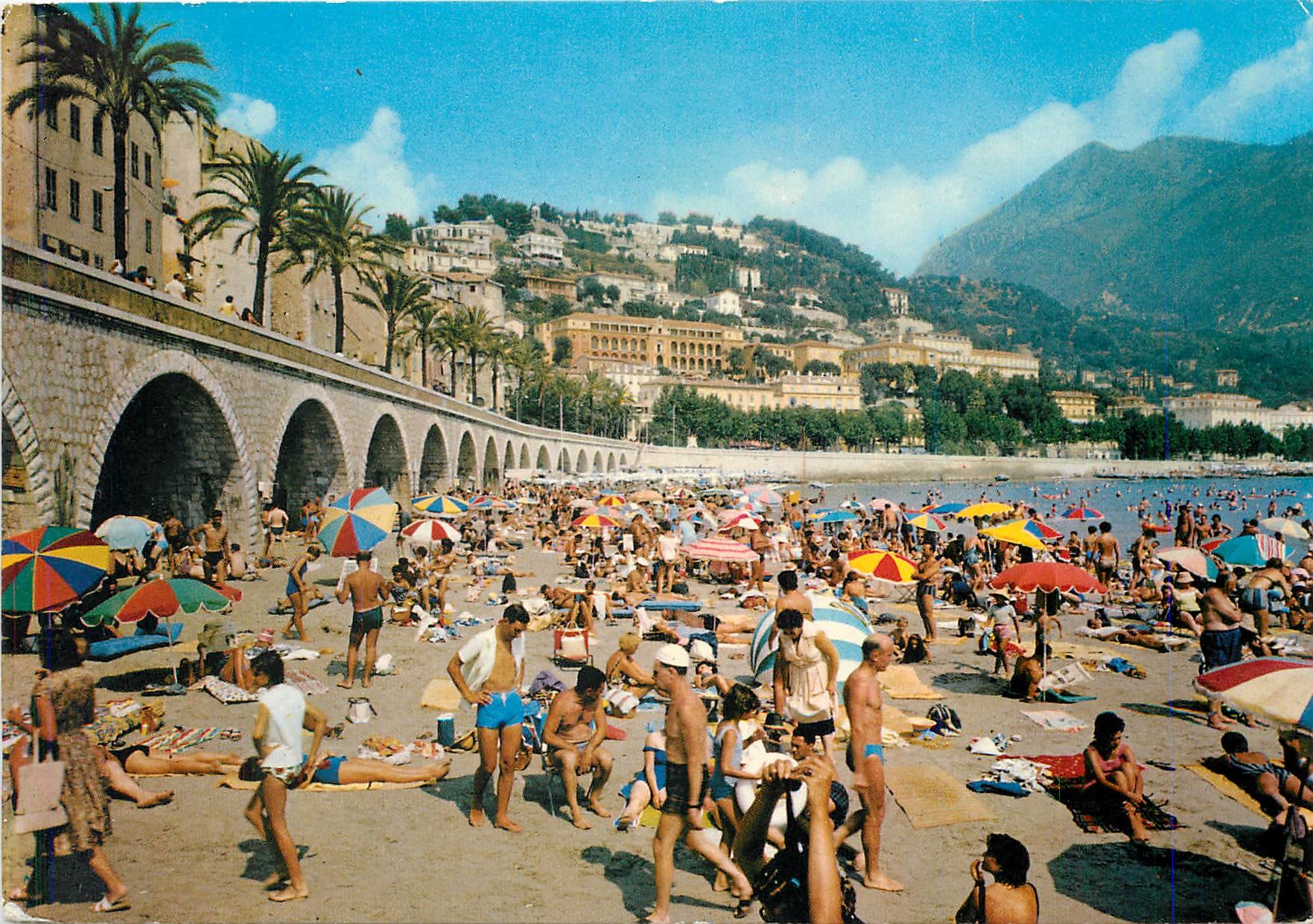 Menton — Plage à l'heure du bain — Les Sites Merveilleux de la Côte d'Azur
