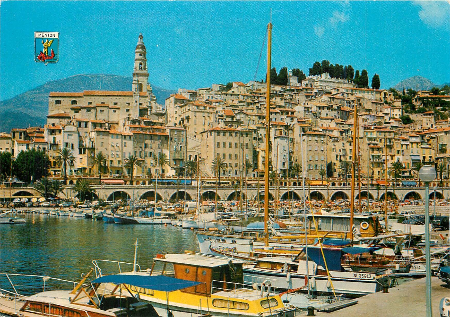 CPM Cote d'Azur French Riviera Menton (A M Le vieux port et la vieille Ville