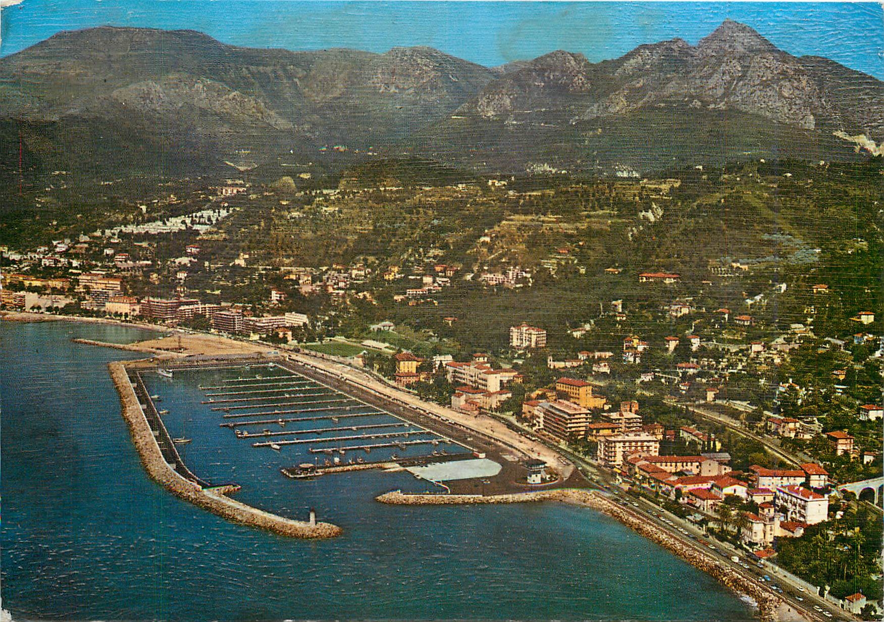 CPM Les Sites Merveilleux de la Cote d'Azur Menton (A M) Vue Aerienne du nouveau port de plaisance e
