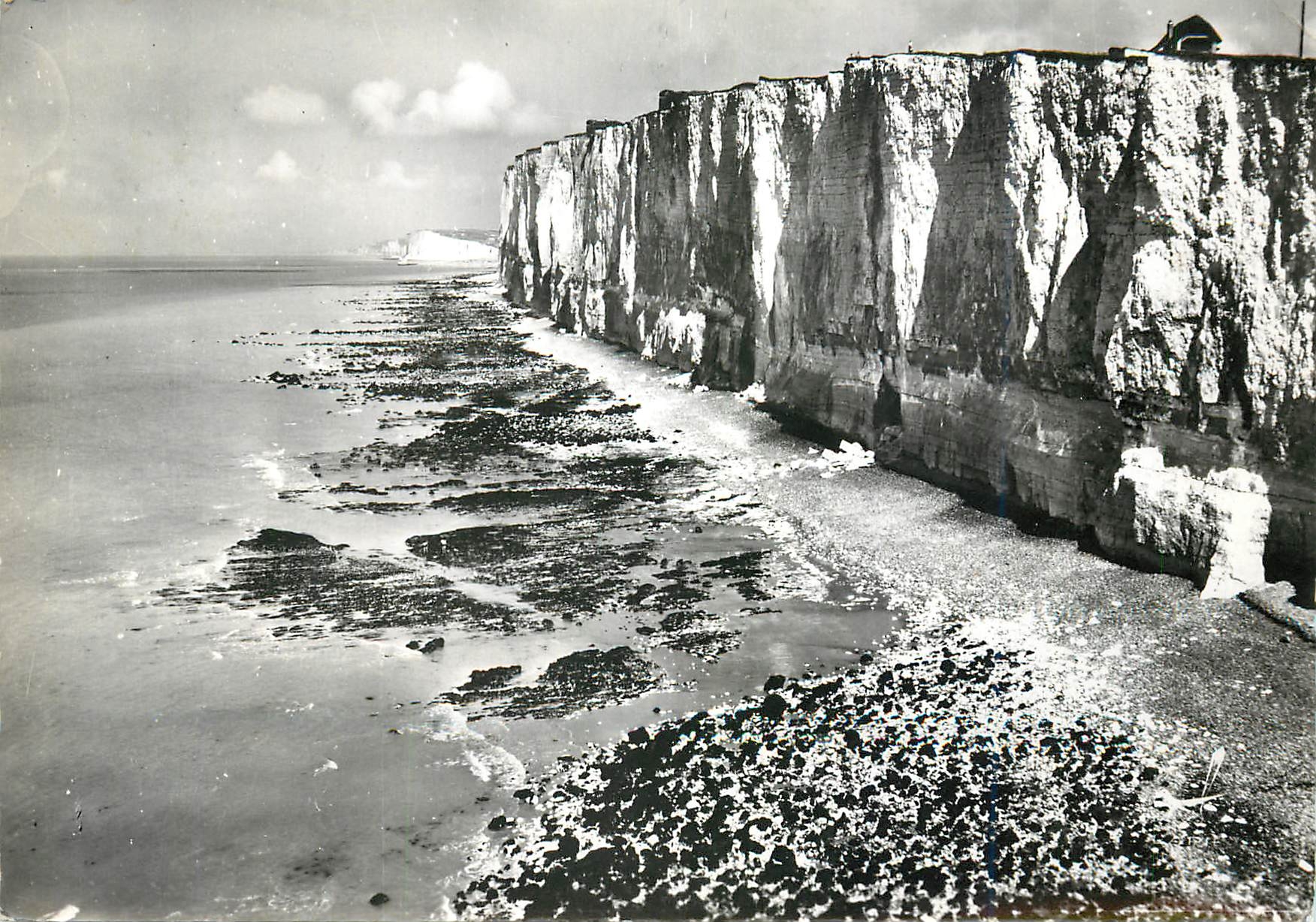 CPM Mesnil Val (Seine Maritime) Les Falaises