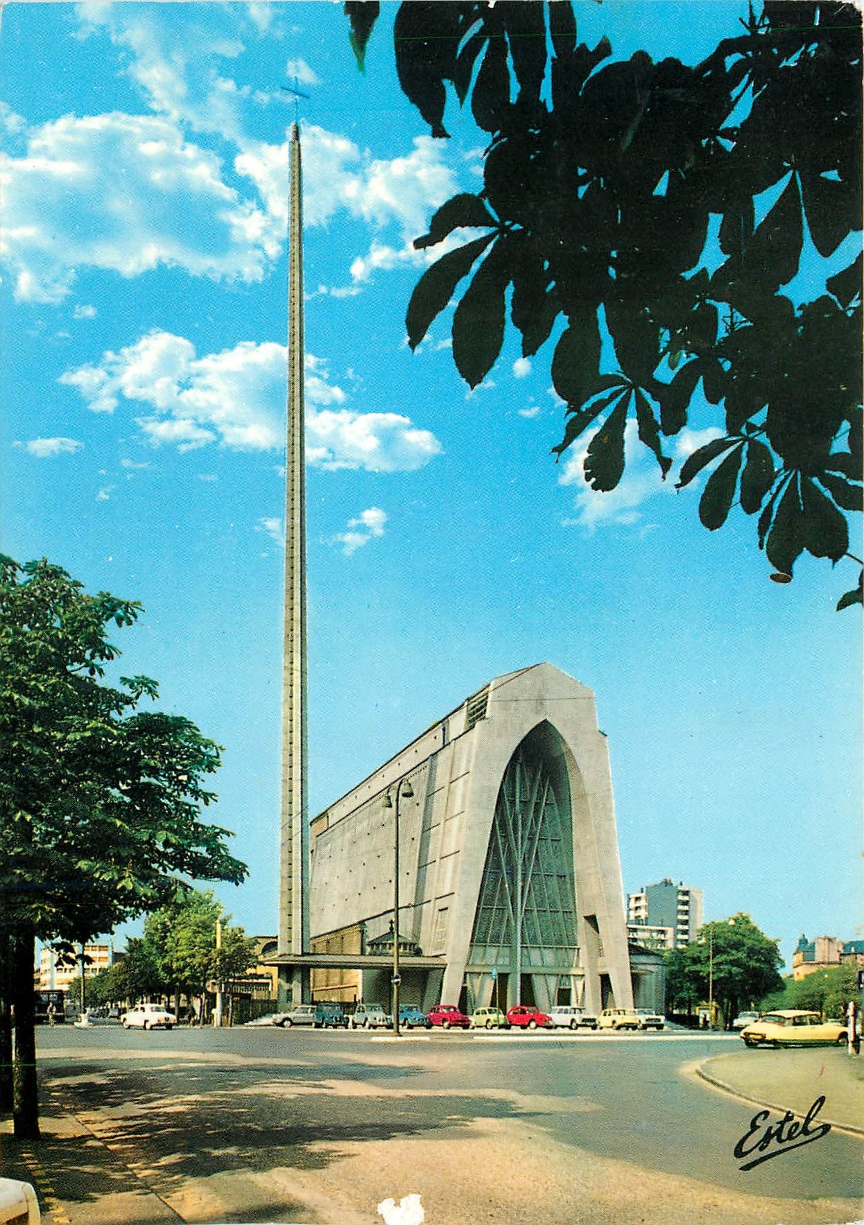 CPM Au pays Lorrain Metz (Moselle) La basilique Sainte Therese