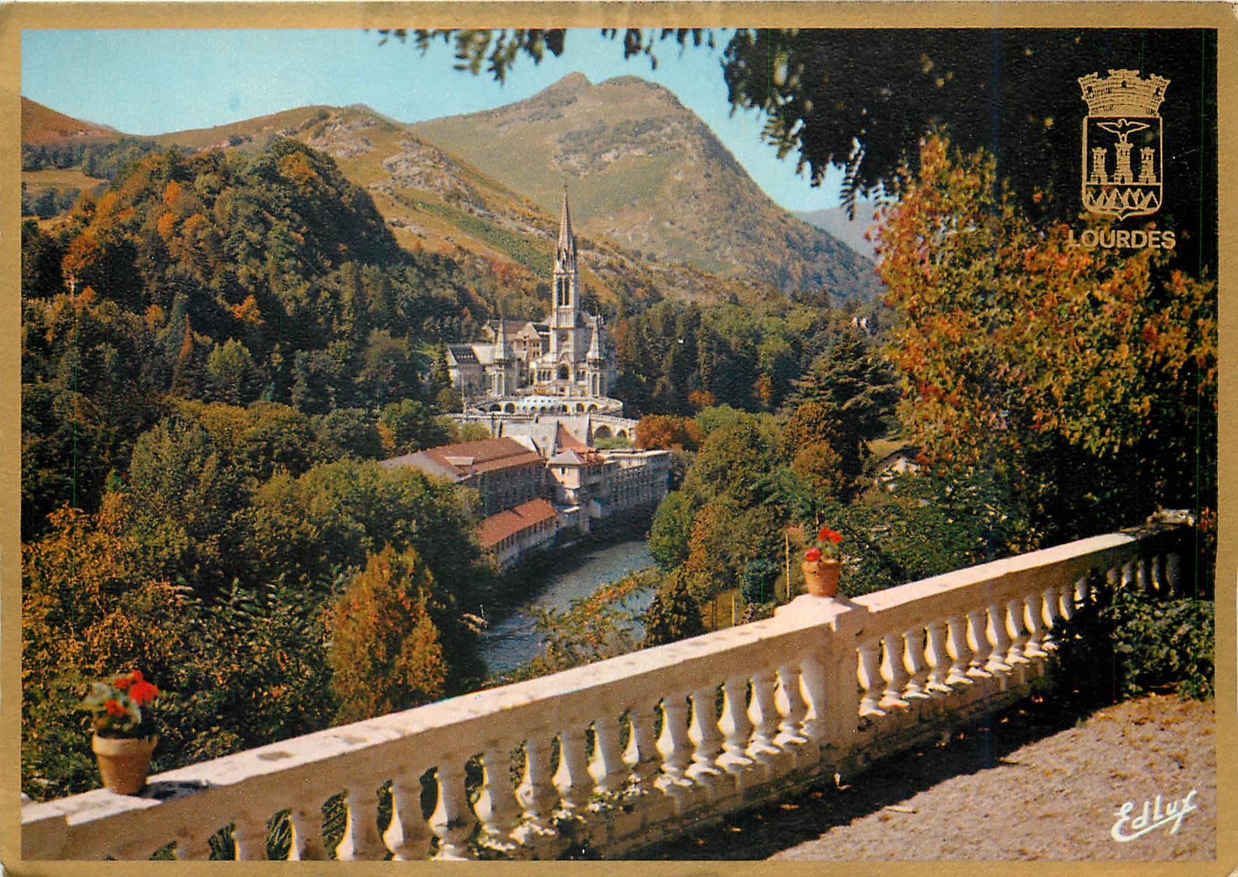 CPM Lourdes La Basilique et le Gave