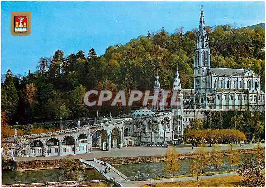 CPM Lourdes (H P) La Basilique et la Gave