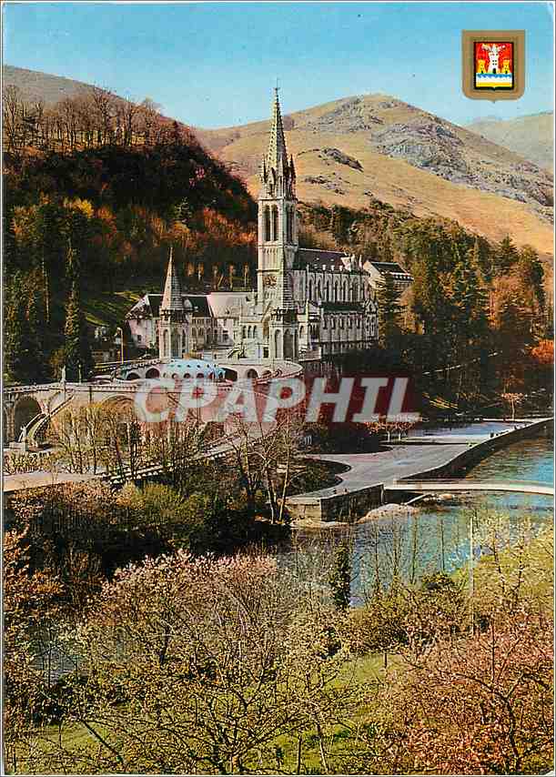 CPM Lourdes (H P) La Basilique et la Gave