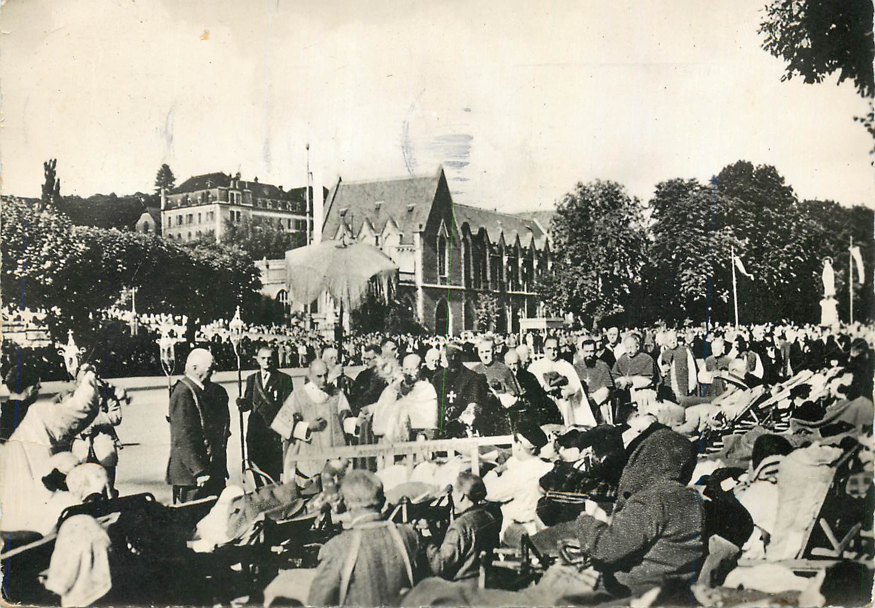 CPM Lourdes (H P) La Procession du Saint Sacrement