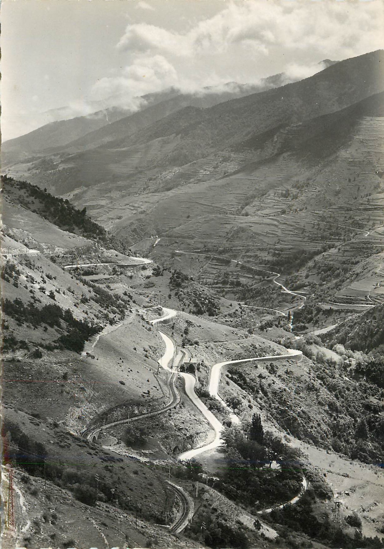 CPM Mont Louis Vue sur la vallee et la descente vers Prades 