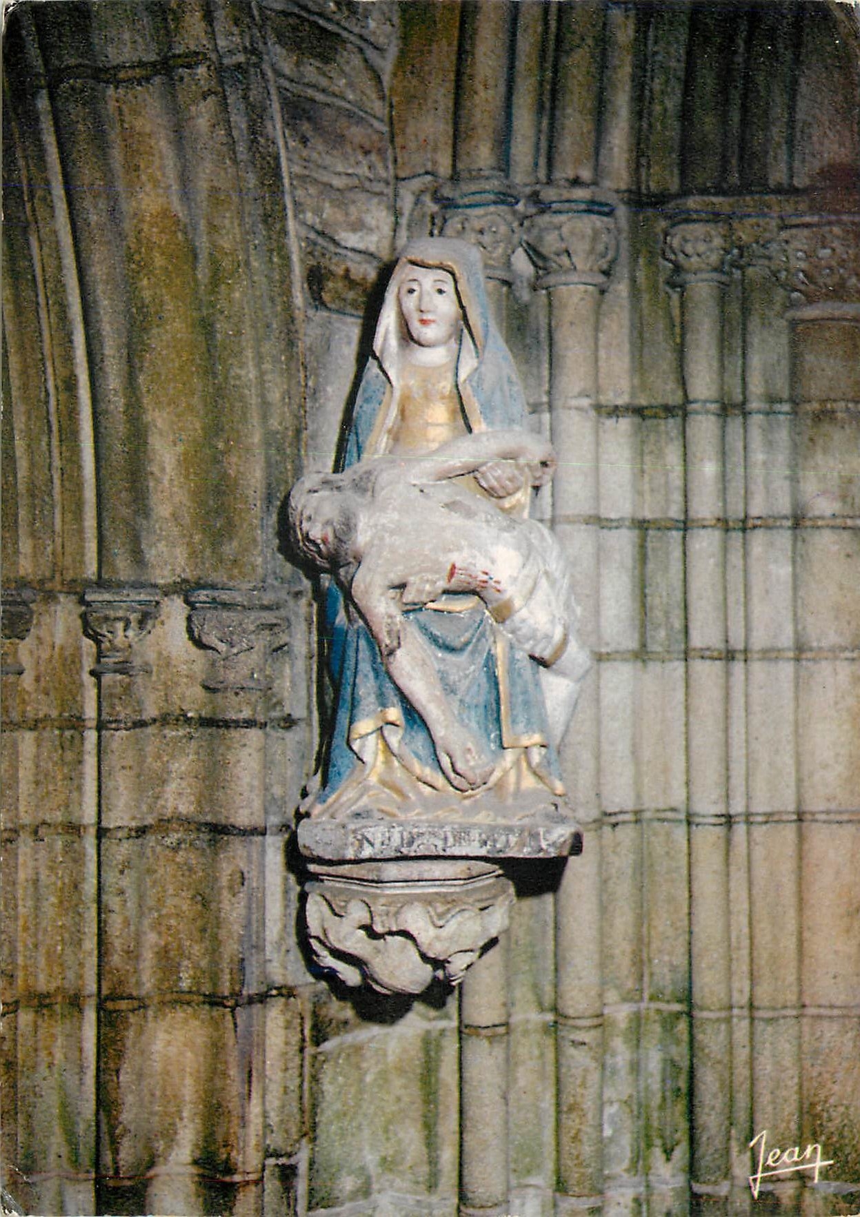 CPM Statue de Bretagne Notre Dame de la Piete 