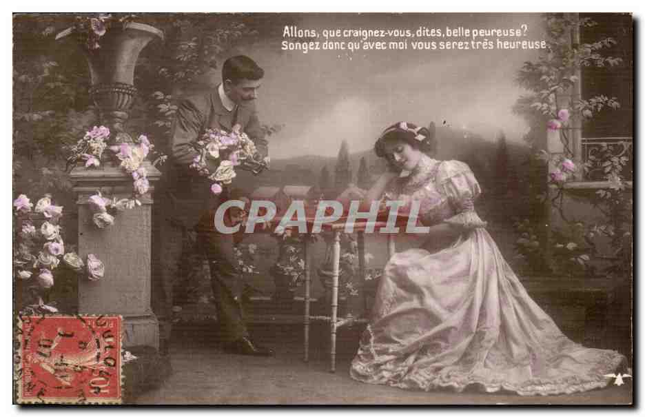Jeune homme offrant des roses à une jeune femme assise — scène romantique — éditeur non visible