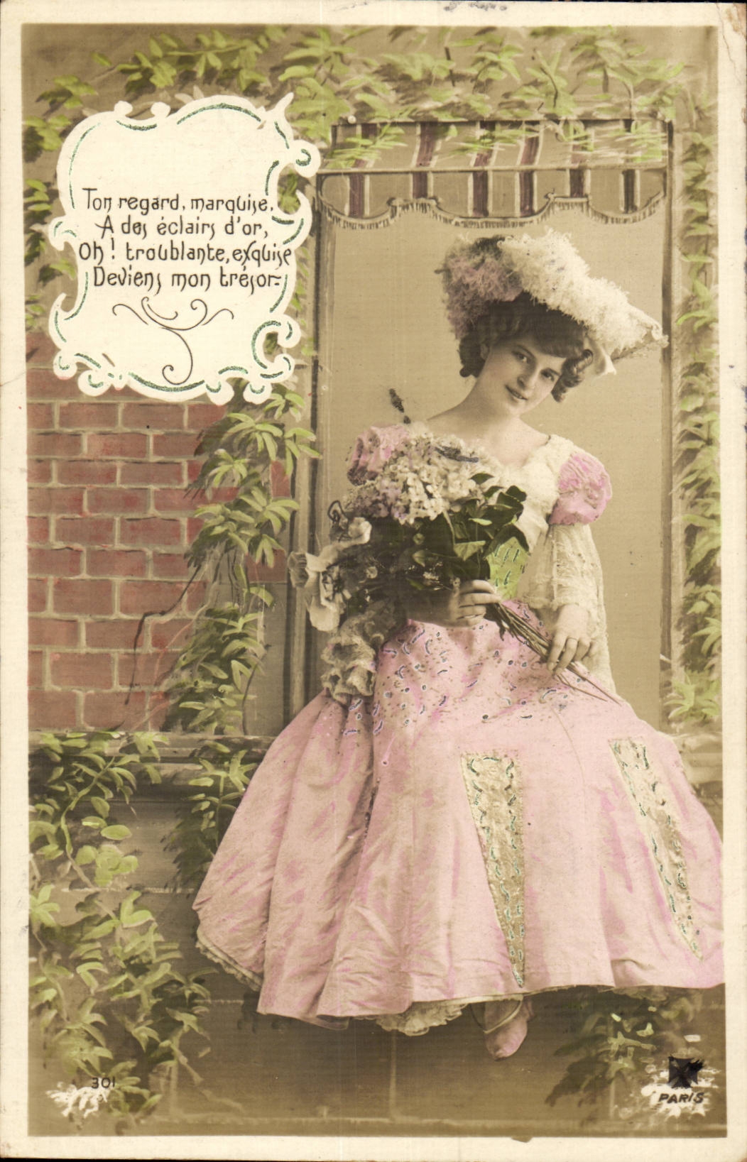 Joven mujer en vestido rosa — París — editor París, n° 301