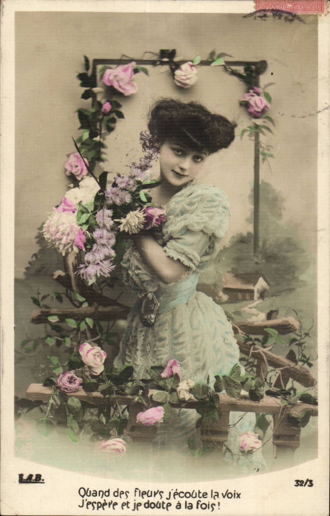 Jeune femme avec bouquet de fleurs — L.A.B. — n° 32/3