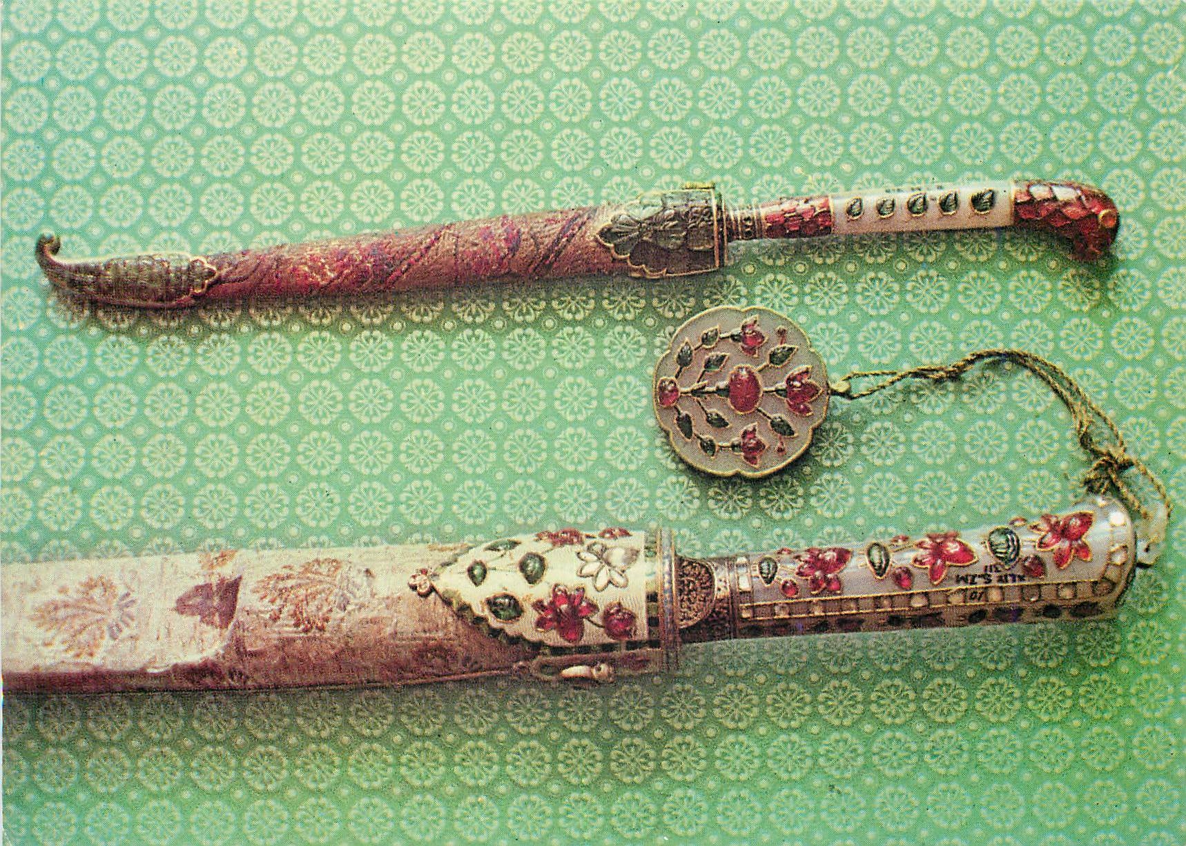 Armes serties de pierres précieuses — Salar Jung Museum — Indian Posts and Telegraphs