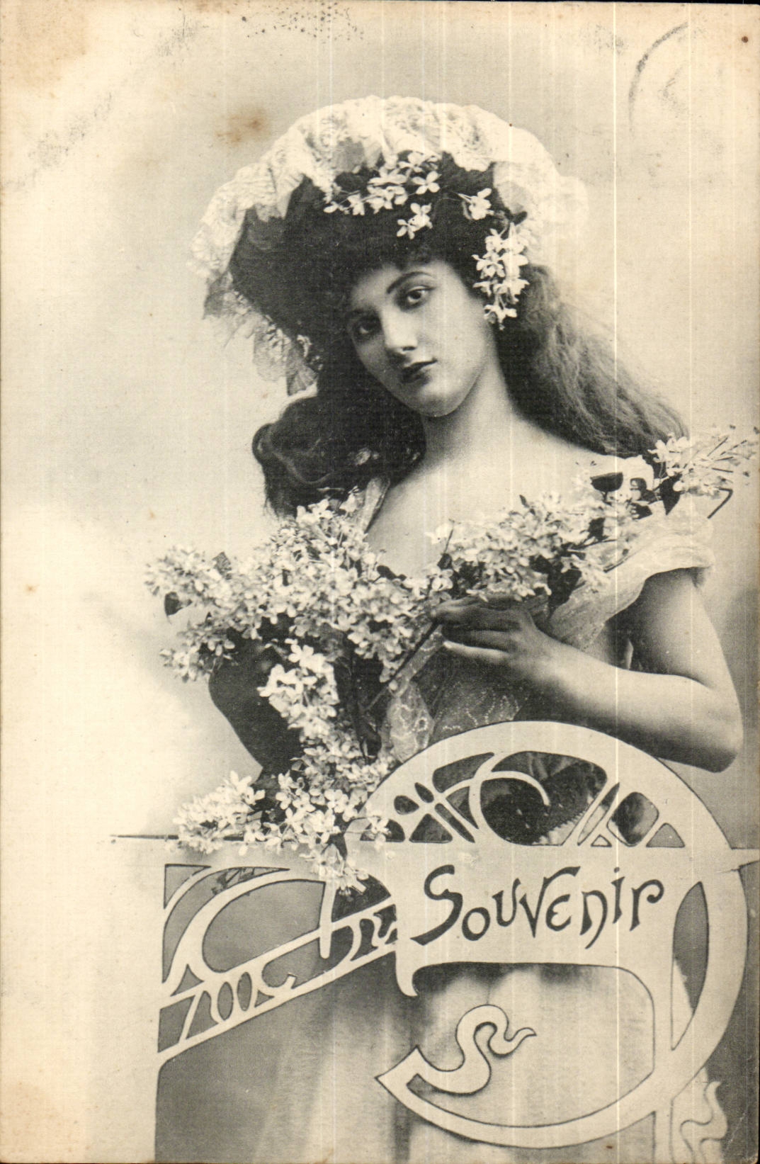 Giovane donna con cappello di fiori — Souvenir — Fototipo A. Bergeret & Cie, Nanet