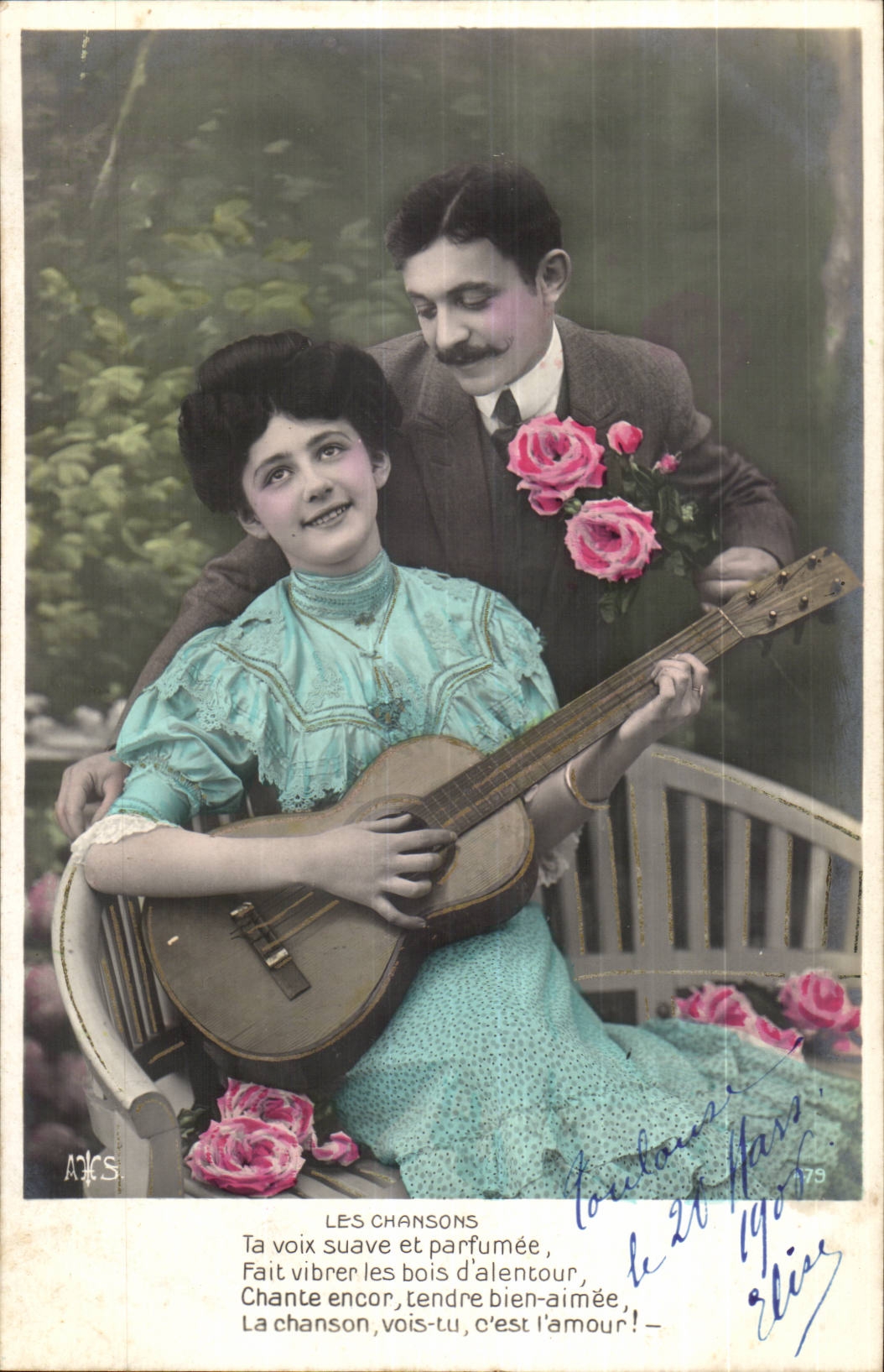 Jeune femme avec mandoline et homme à roses — Toulouse — éditeur A. K. S. n°79