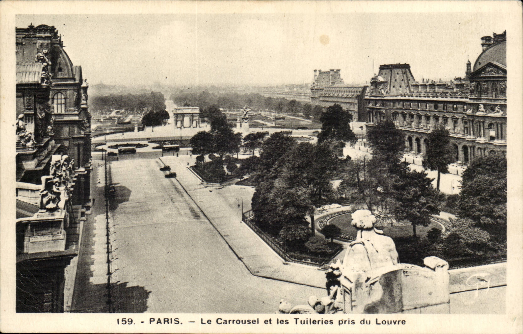 Paris CPA Le CArroussel et les Tuileries pris du Louvre