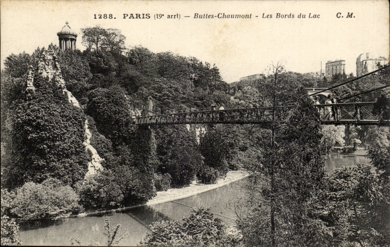 Paris CPA Buttes Chaumont Les bords du lac