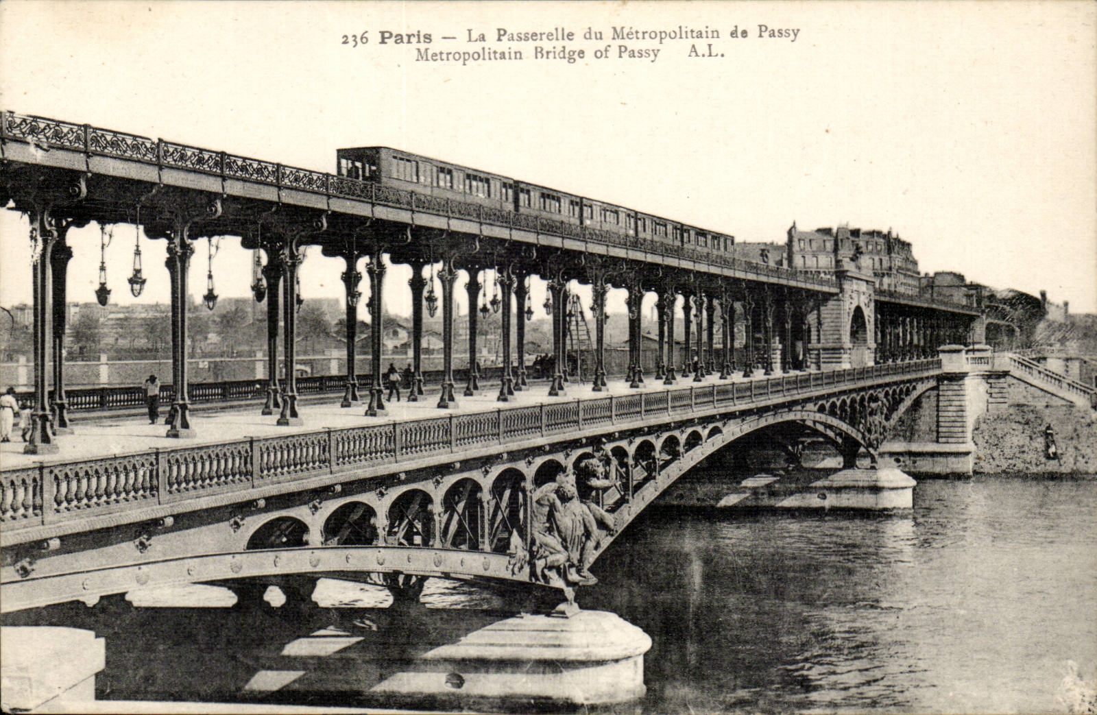 Paris CPA La passerelle du metropolitain de Passy