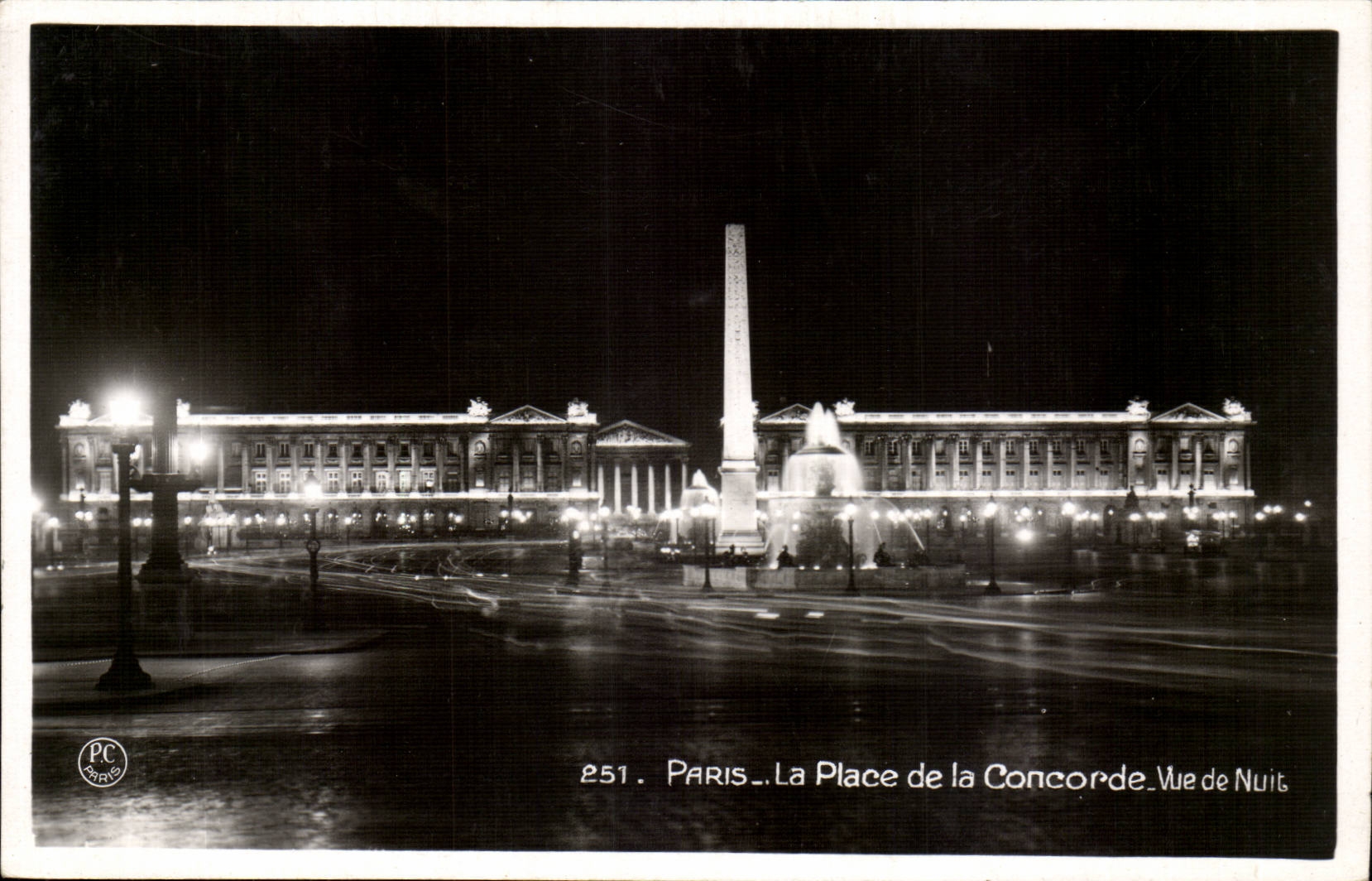 Paris CPA La place de la Concorde Vue de nuit