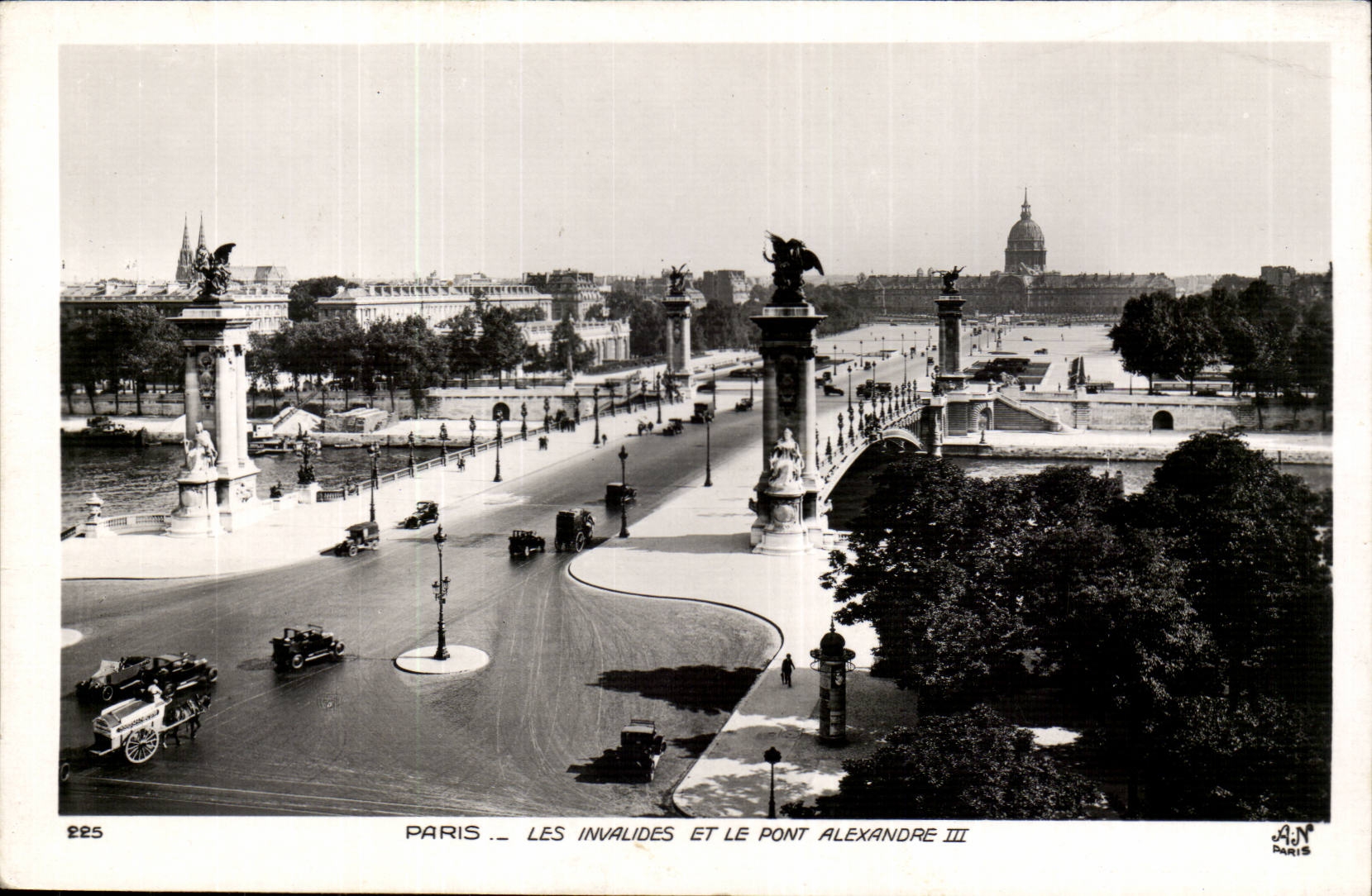 Paris CPA Les Invalides et le pont Alexandre III