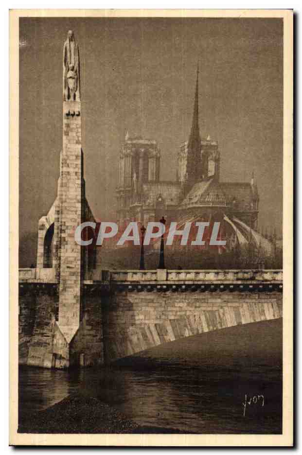Paris CPA Notre DAme et statue de Ste Genevieve