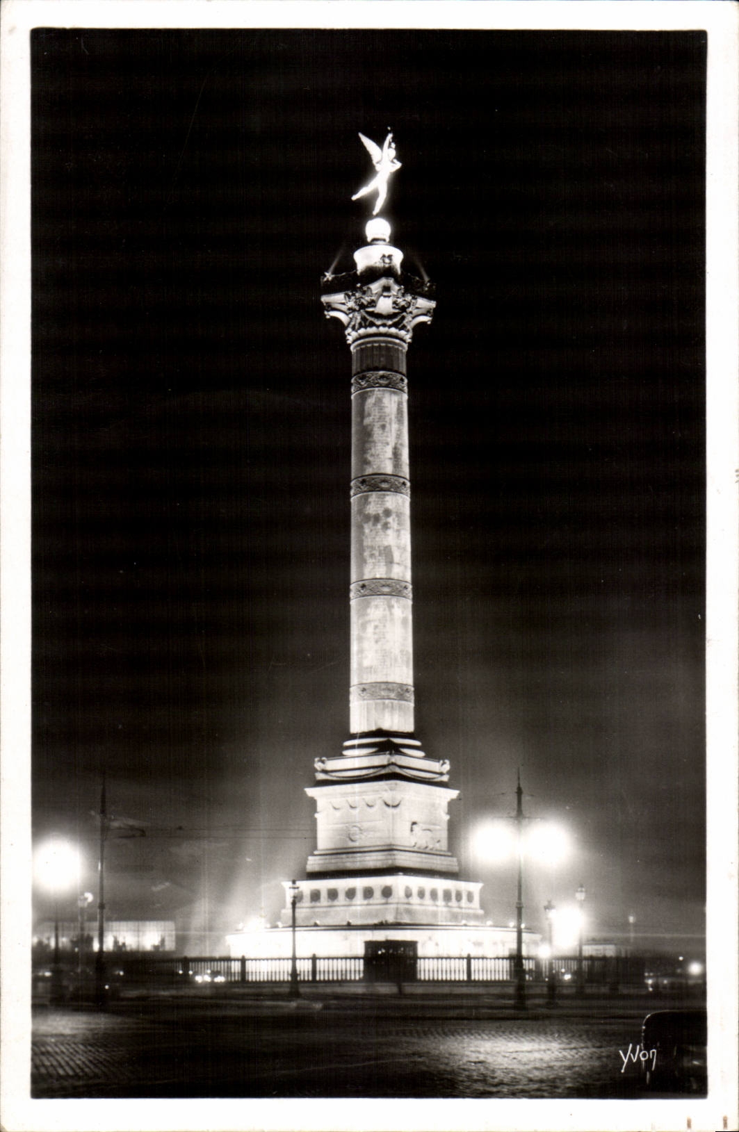 Paris CPA La colonne de juillet illuminee