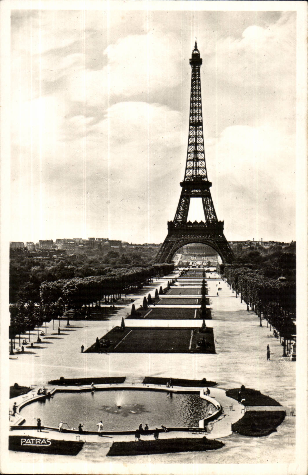 Paris CPA La tour Eiffle vue du Trocadero