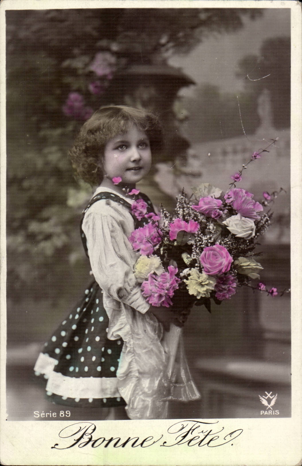 Chica con un ramo de flores — Feliz cumpleaños — París, Serie 89