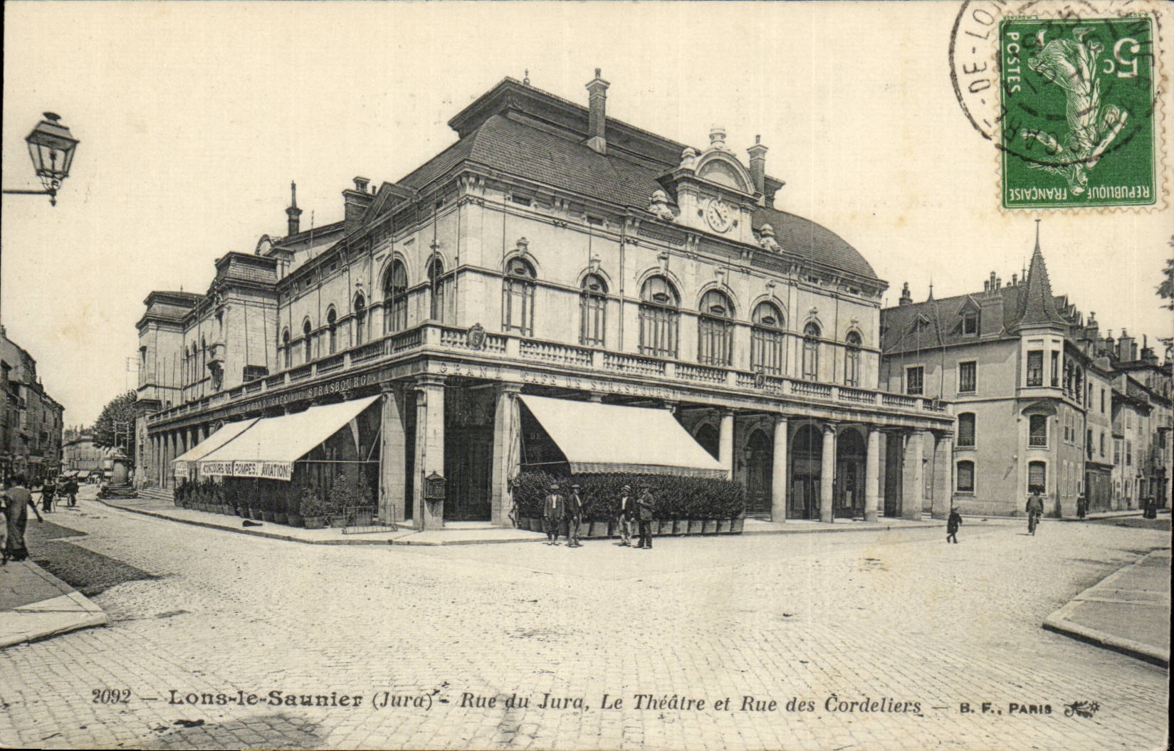 Lons-le-Saunier (Jura) — Das Theater und Rue des Cordeliers — B.F. PARIS