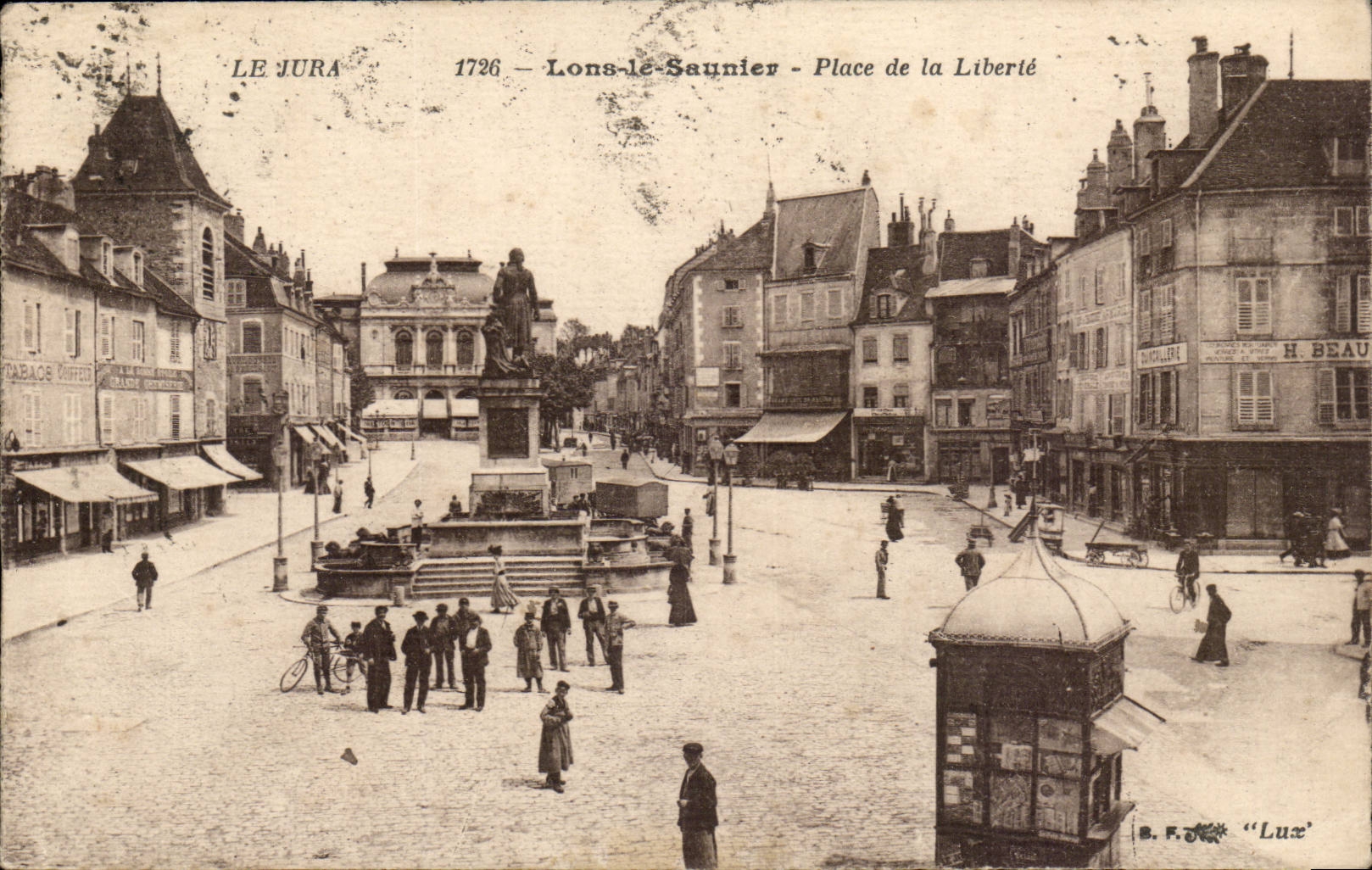 Lons le Saunier - Place de la Liberte - CPA 