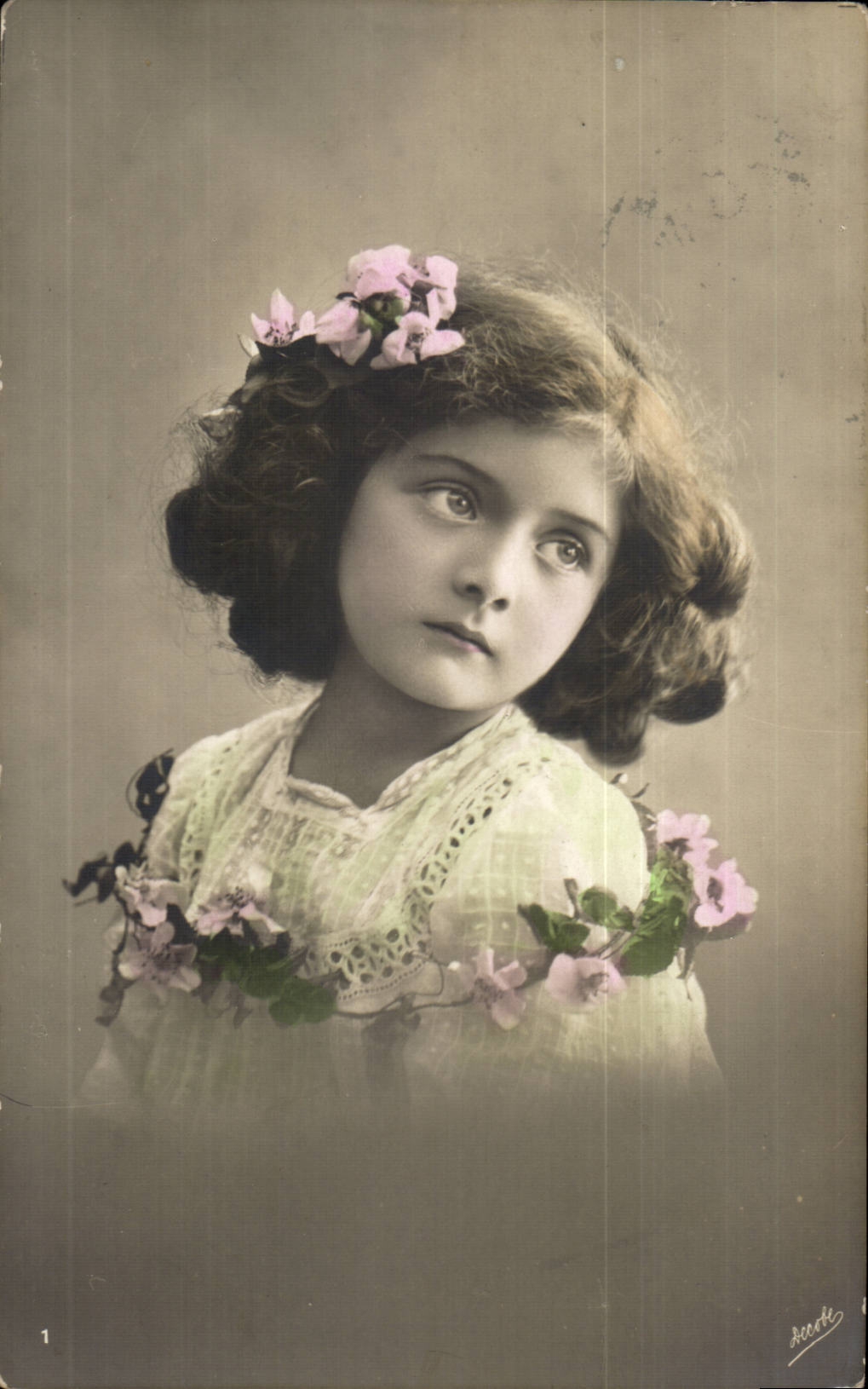 Fantaisie - Enfant - Fille - Beautiful little girl with bouncing curls CPA (carte hongroise Hongrie Hungary