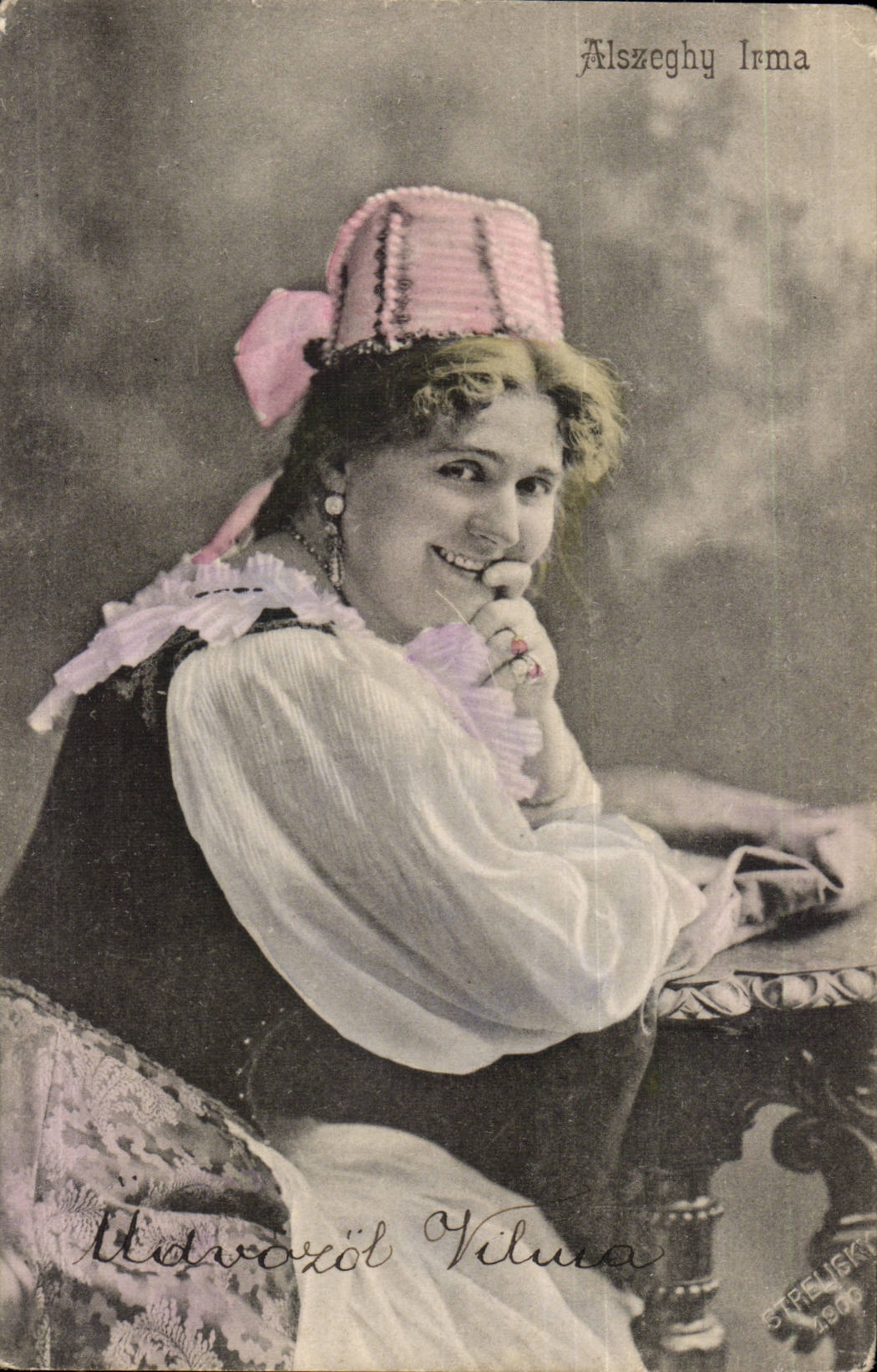 Mujer en traje folclórico — Alszegehy Irma — STREPLISK 1906