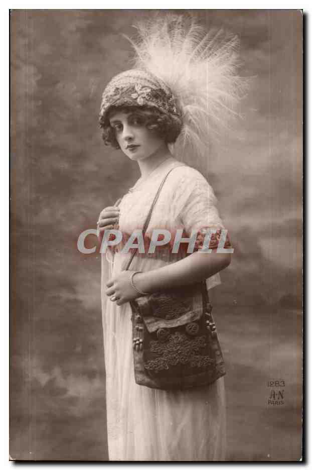 Jeune femme en chapeau à plumes — portrait — J.A.N. Paris, n° 1283