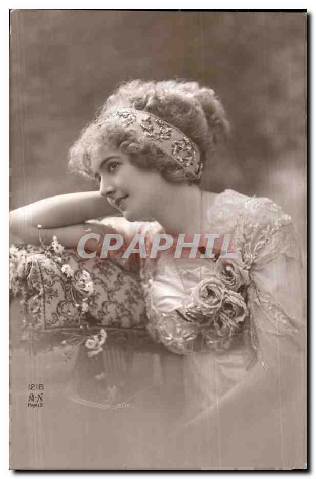 Joven mujer en vestido adornado — retrato — AN, París, n° 1216