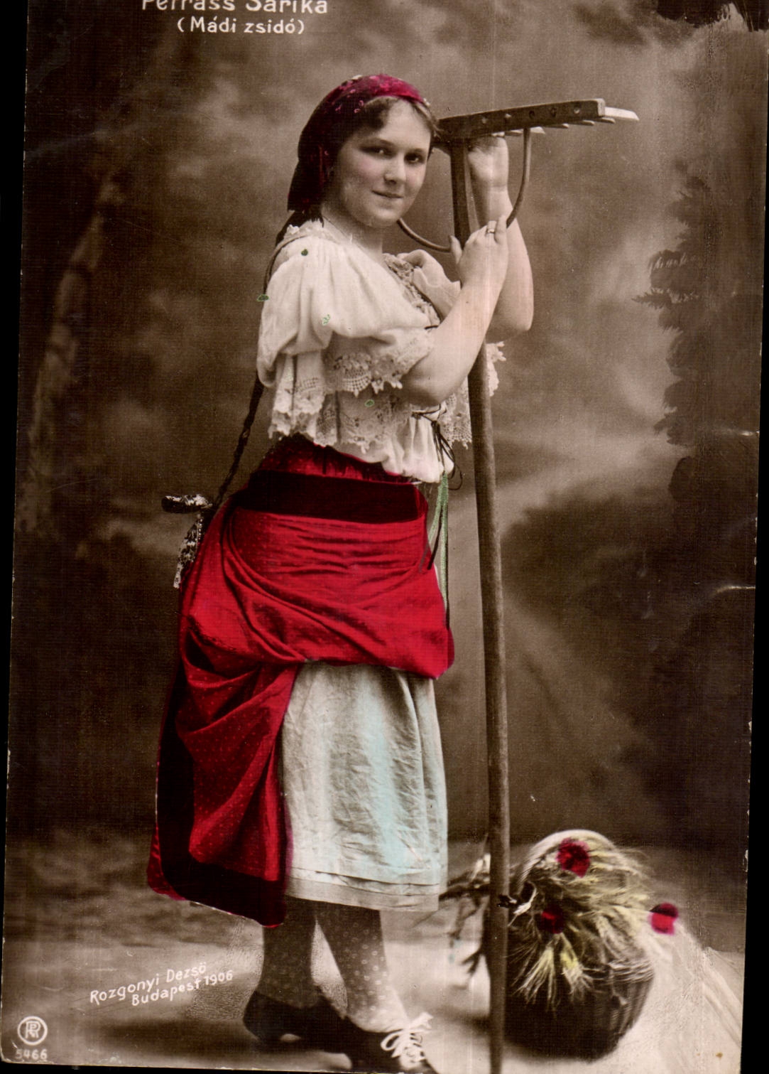 Fantaisie - Femme - Peasant woman proudly leaning on rake (carte hongroise Hungary Hongrie)- CPA 