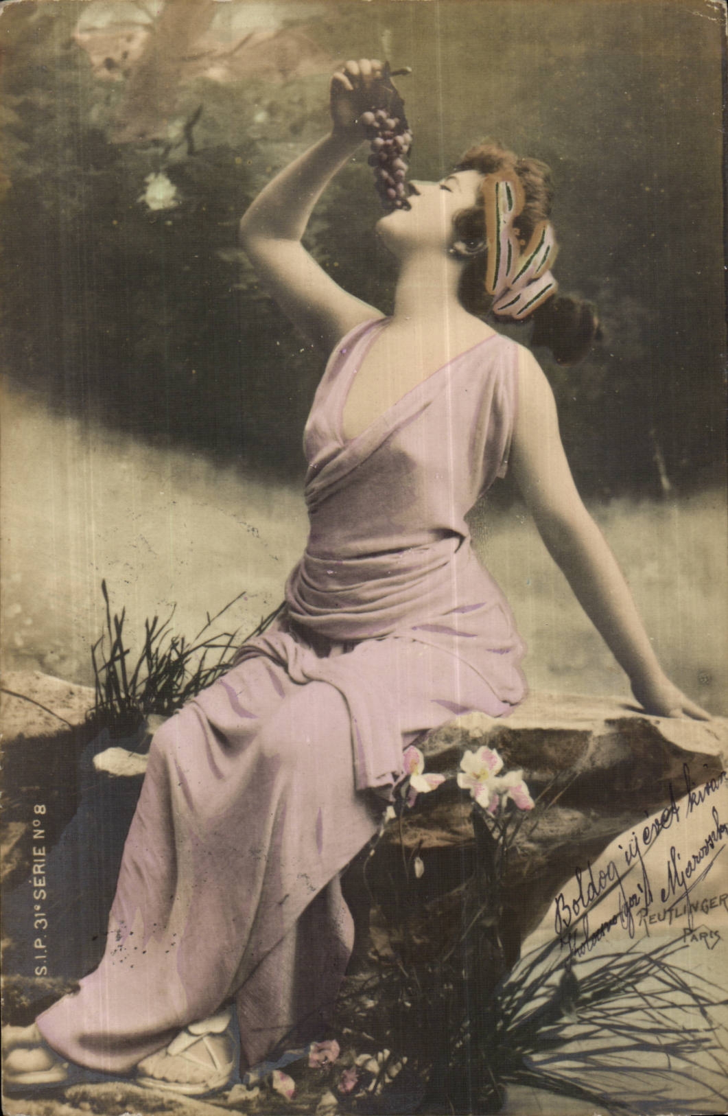 Frau, die Trauben genießt — Serie Nr. 8 — Reutlinger, Paris
