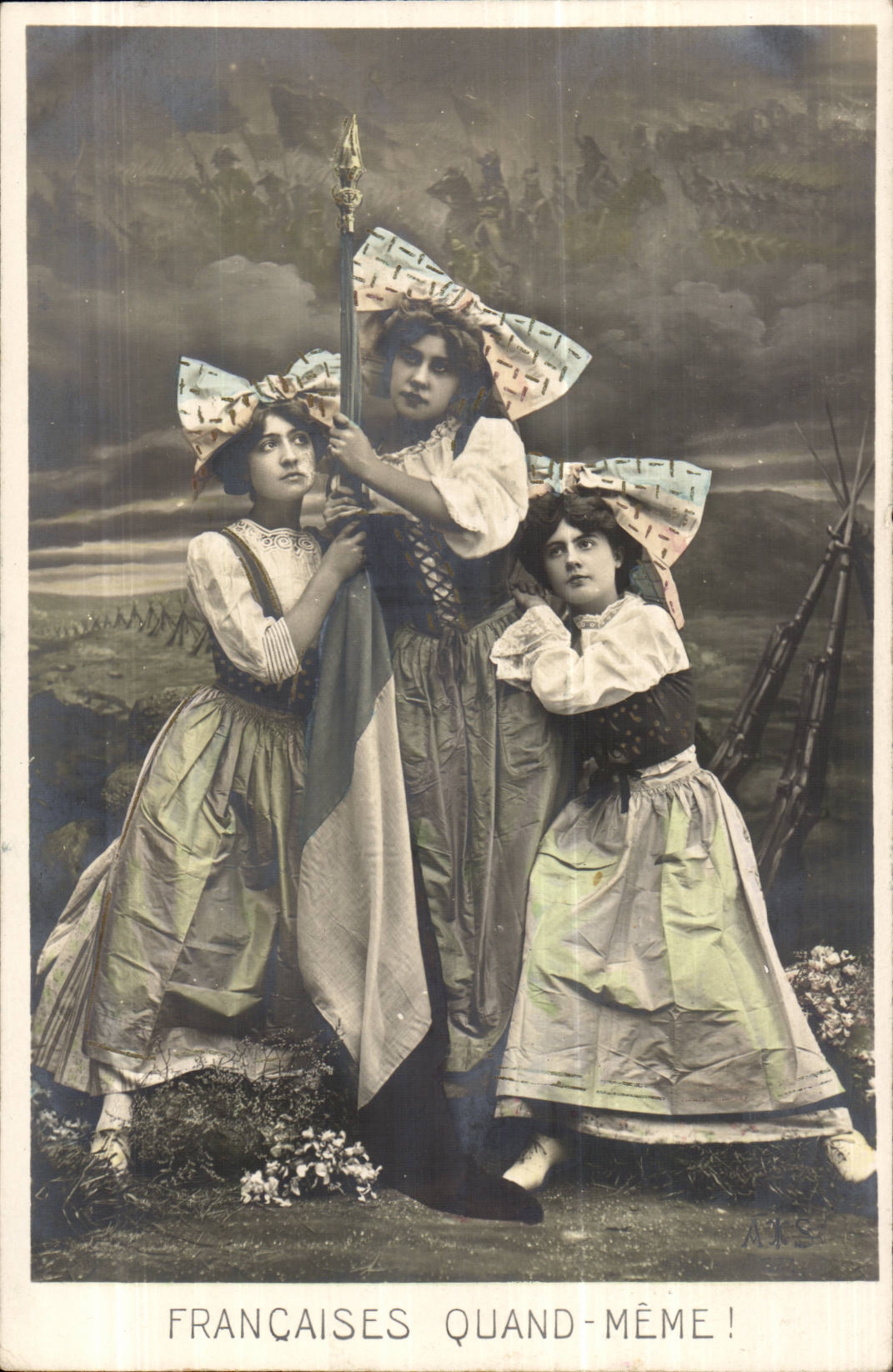 Trois femmes françaises avec drapeau — A.K.S. — éditeur inconnu