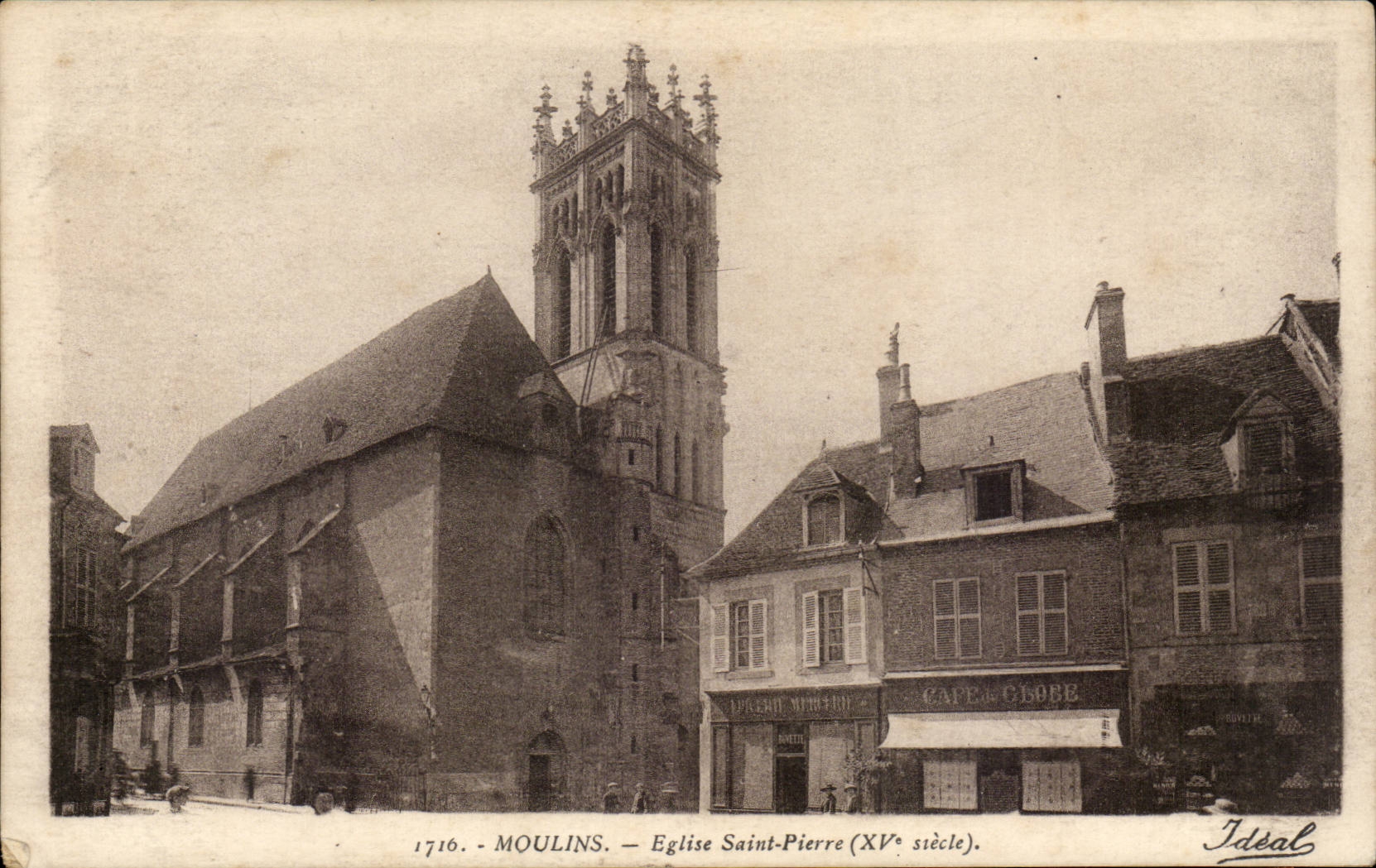 Moulins CPA Eglise Saint pierre (15eme)