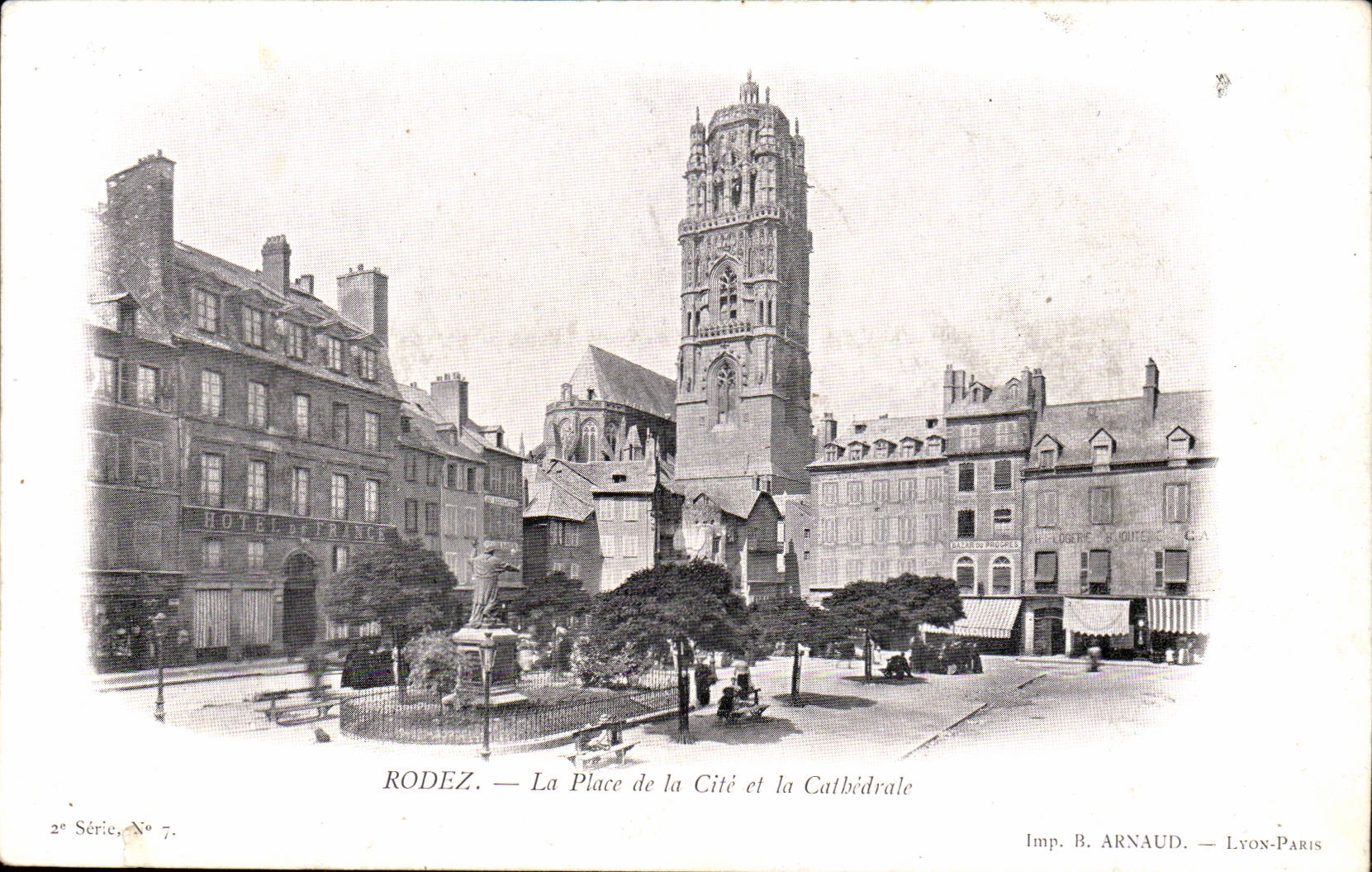 Rodez — La Place de la Cité et la Cathédrale — Imp. B. Arnaud — Lyon-Paris