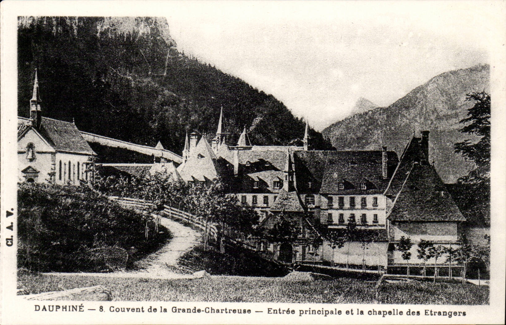 Dauphine CPA Couvent de la grande chartreuse Entree principale et la chapelle des etrangers