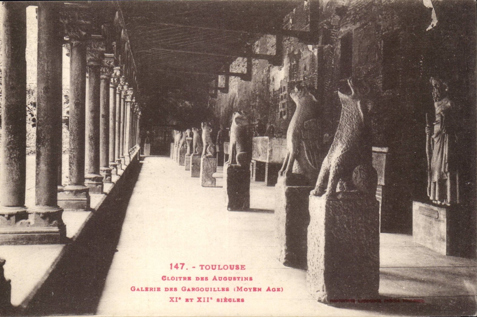 Toulouse — Cloître des Augustins, Galerie des Gargouilles (XIe et XIIe siècles) — Éditeur : Phototypie Léonard, Paris