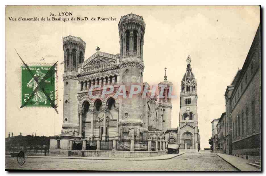 Lyon - Vue d'ensemble de la basilique de Notre Dame de Fourviere -- CPA - 